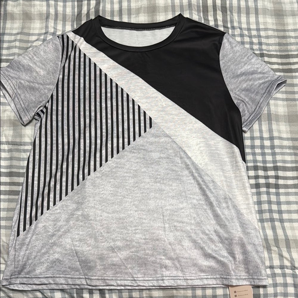 Modern Black and Gray Short Sleeve Tee with Geometric Design